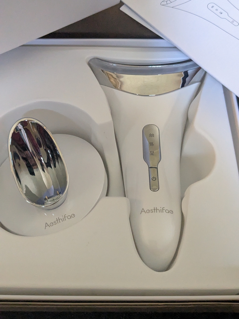 Red Light Therapy for Face and Neck - Picture 9 of 9